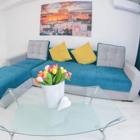 Spacious And Modern Apartment Close To Old City Bukares Bagian luar foto