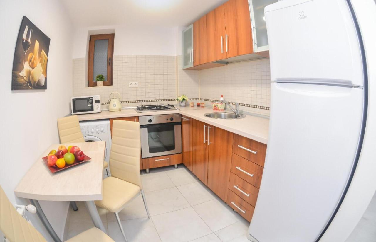 Spacious And Modern Apartment Close To Old City Bukares Bagian luar foto