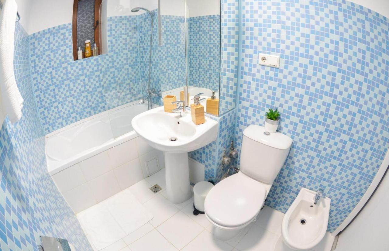 Spacious And Modern Apartment Close To Old City Bukares Bagian luar foto
