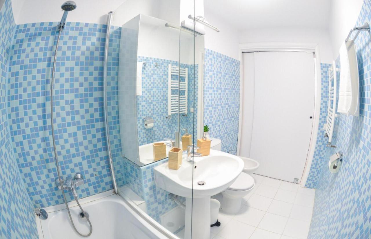 Spacious And Modern Apartment Close To Old City Bukares Bagian luar foto