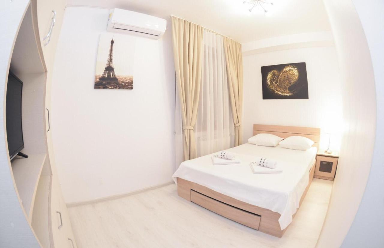 Spacious And Modern Apartment Close To Old City Bukares Bagian luar foto