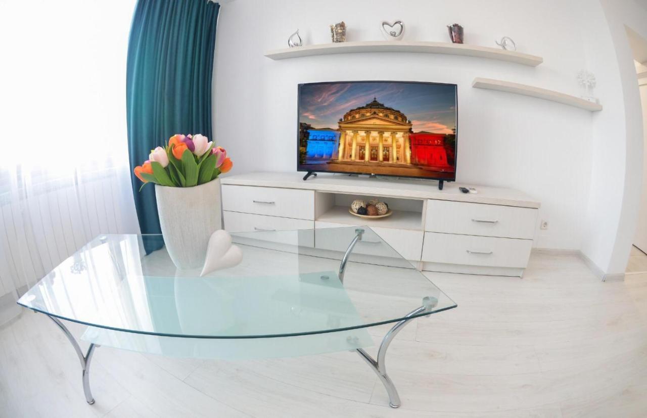 Spacious And Modern Apartment Close To Old City Bukares Bagian luar foto