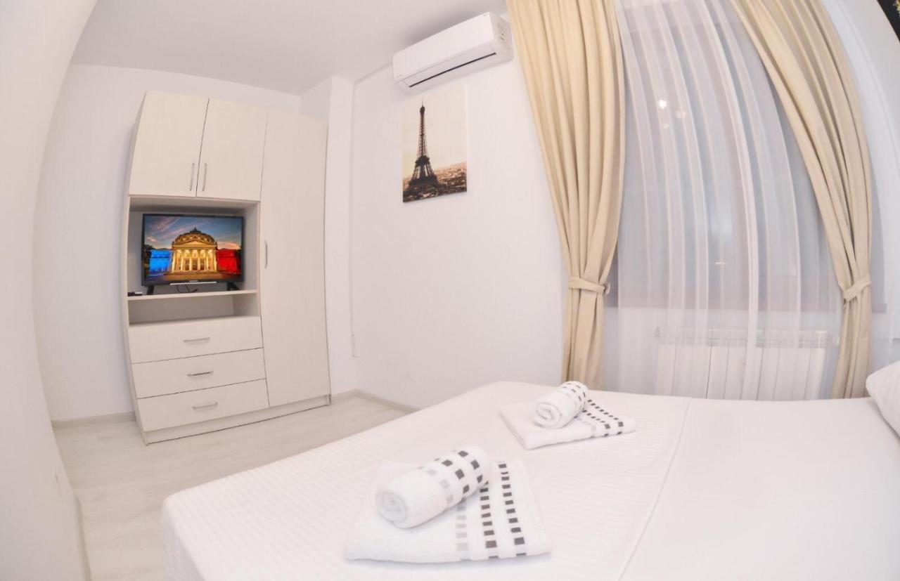 Spacious And Modern Apartment Close To Old City Bukares Bagian luar foto